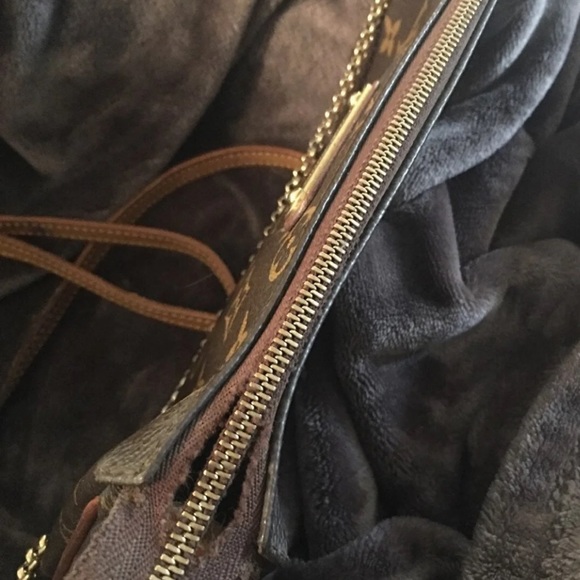 Authentic Louis Vuitton Eva Clutch - Picture 7 of 15